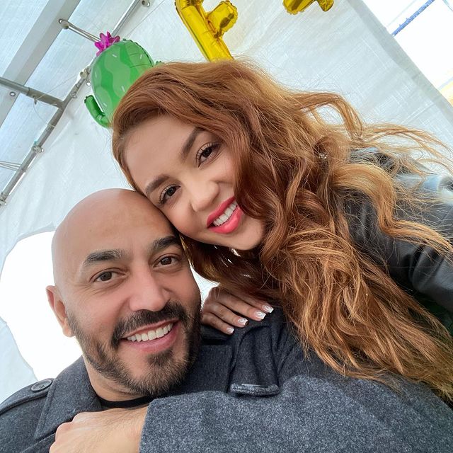 Lupillo-Rivera-feleségével-starsgab